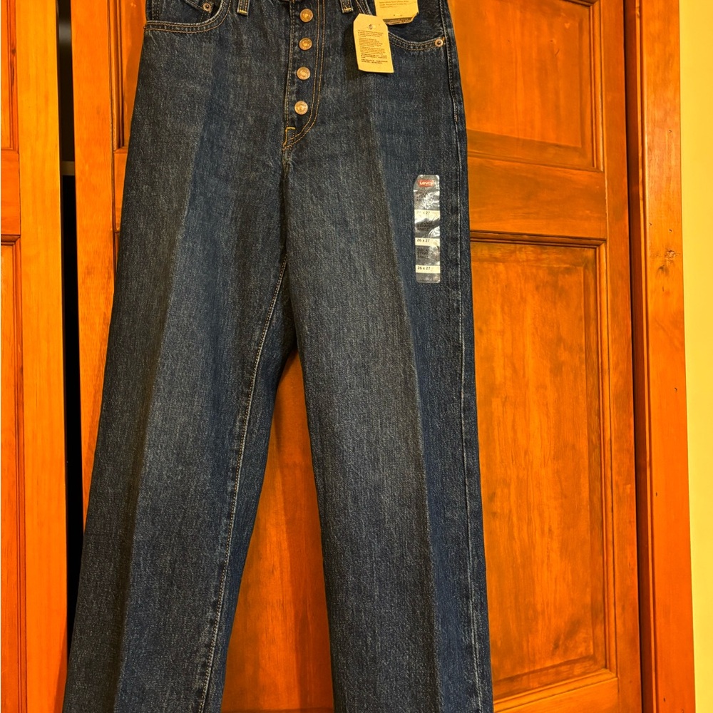 Levi’s Women Ribcage Straight Ankle Jeans